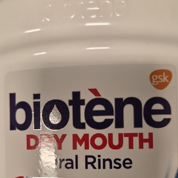 Fresh Mint Oral Rinse - White and Blue - Picture 4 of 10
